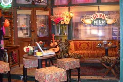 Этой осенью Central Perk откроется на Таймс-сквер в Нью-Йорке