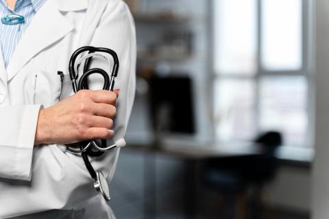 Инфекционист Миговски: поцелуй в лоб умершего может быть опасен для здоровья
