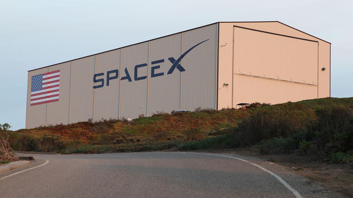 Ангар компании SpaceX в Калифорнии Ангар компании SpaceX в Калифорнии