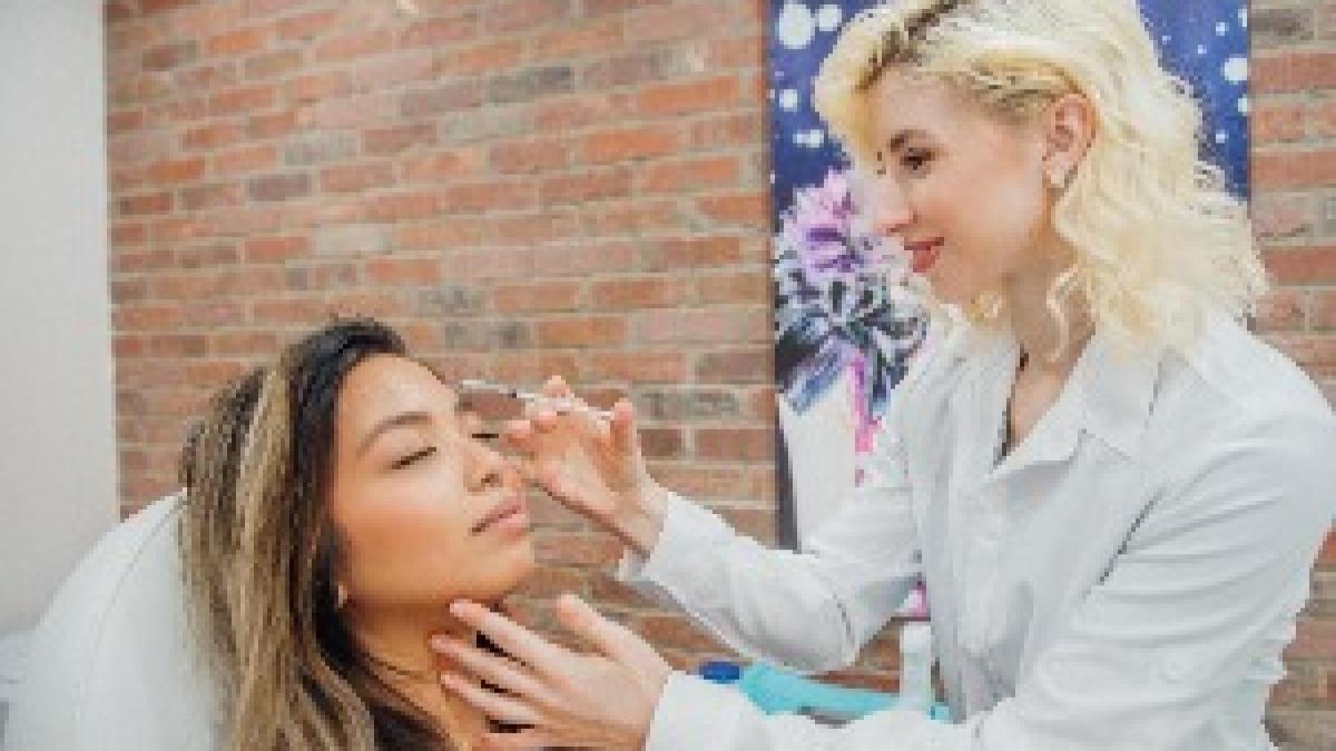Doctor performing Botox injection