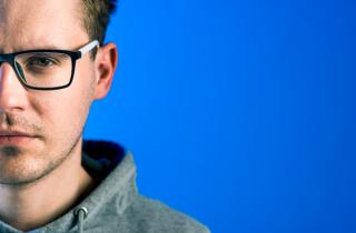 Очки с синим светом снижают зрительный дискомфорт, сообщил доктор О’Доннелл