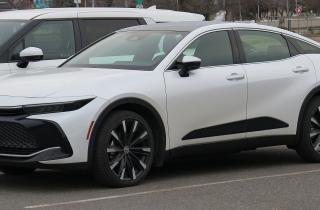 Lexus ES 300h, Toyota Camry и Toyota Crown возглавили рейтинг надёжности седанов