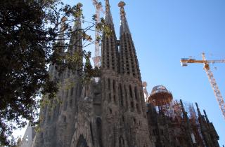 Поднялся к башням Саграда Фамилия — и увидел то, что Гауди прятал 140 лет