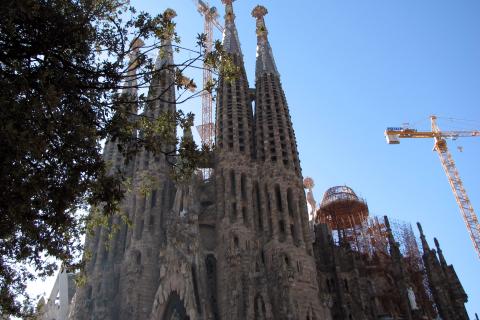 Поднялся к башням Саграда Фамилия — и увидел то, что Гауди прятал 140 лет