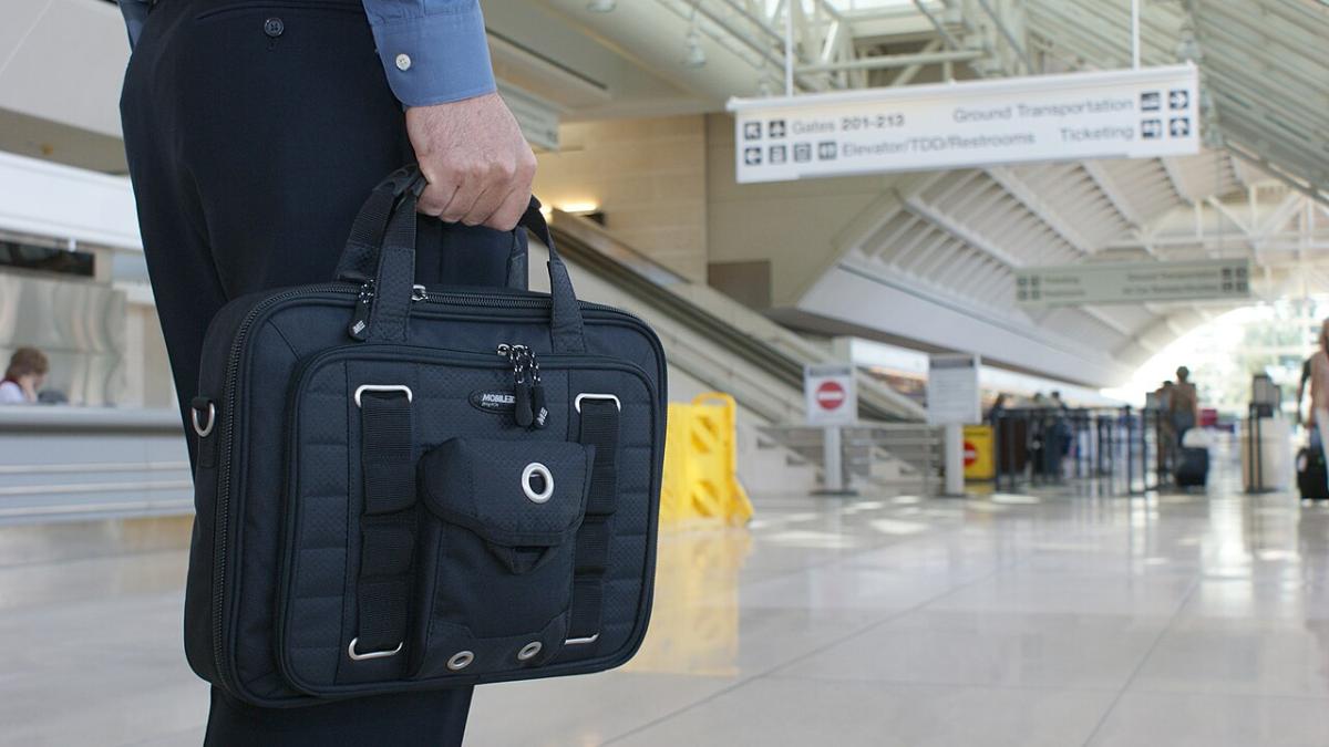 Человек с портфелем