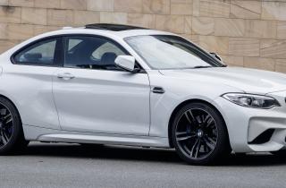 Сплиттер на цепи меняет поток: аэро Track Kit стабилизирует BMW M2 в быстрых поворотах