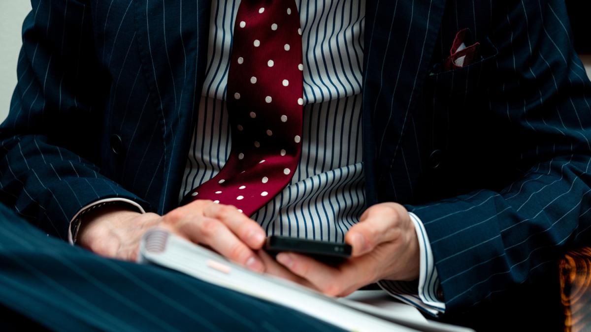 Мужчина в костюме