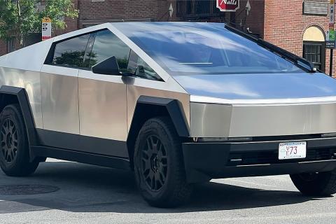 Tesla Cybertruck впервые прошел краш-тест IIHS: результаты будут опубликованы в конце августа