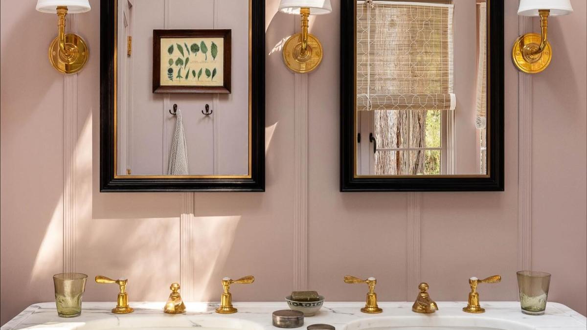 Розовая ванная