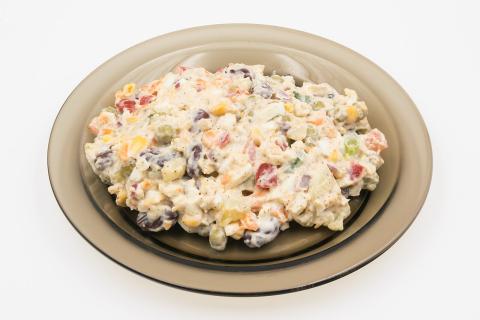Как приготовить салат с колбасой, огурцами и варёными яйцами: пошаговый рецепт