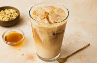 Врач Елена Малышева: кофе с растительным молоком может способствовать набору веса