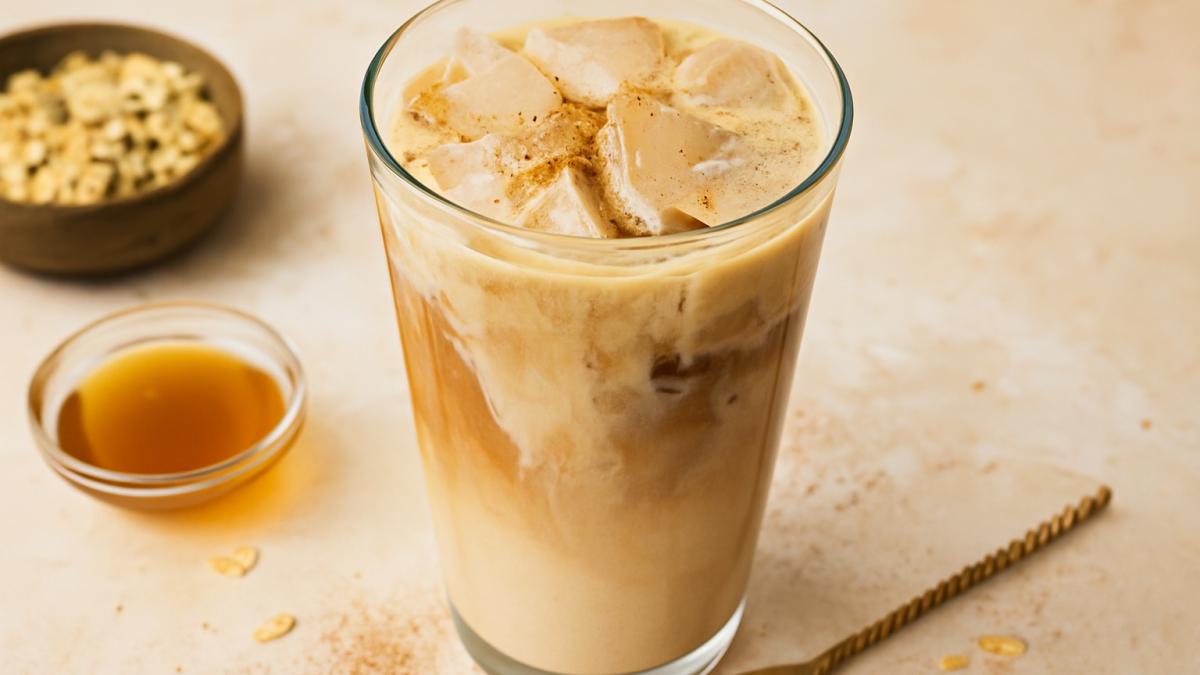 Айс-латте с овсяным молоком