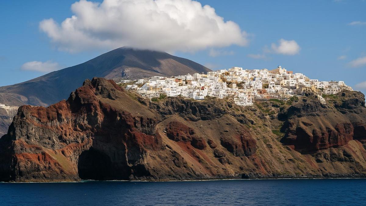 Санторини и вулкан Колумбо