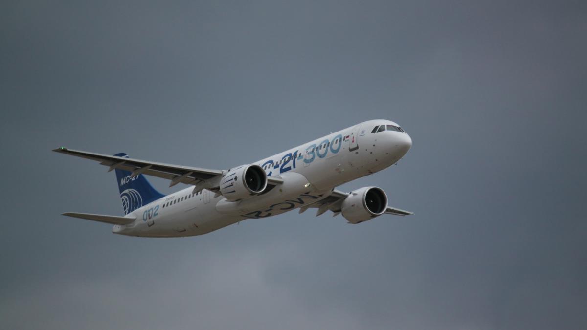Пассажирский самолёт МС-21-300 (1)