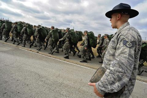 Журнал TNI объяснил, почему США отказались от самого быстрого самолёта в истории — SR-71 Blackbird Журнал TNI объяснил, почему США отказались от самого быстрого самолёта в истории — SR-71 Blackbird