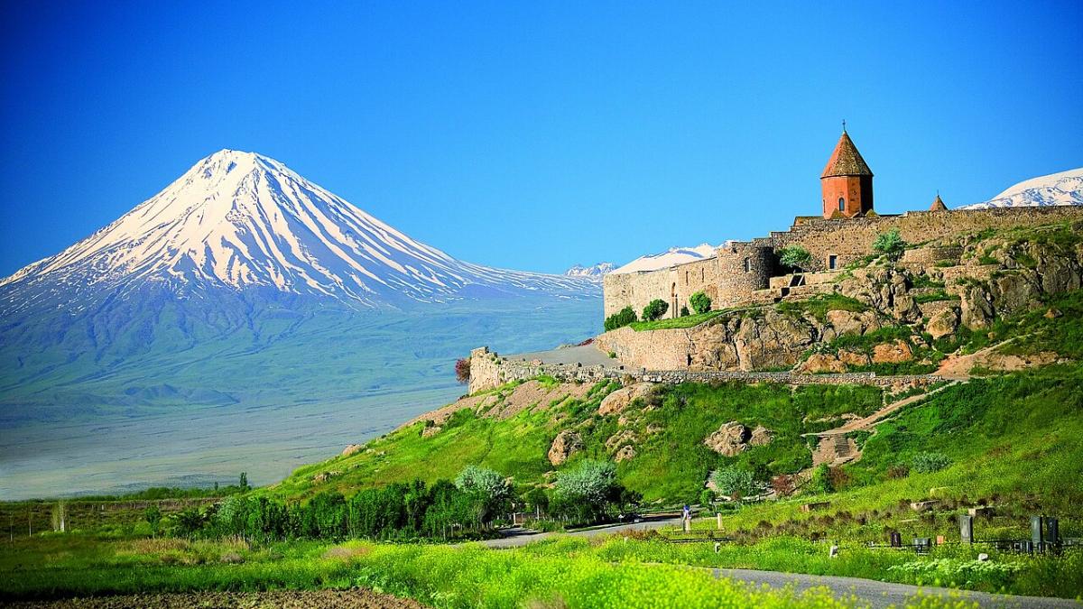 Вид на гору Малый Арарат Вид на гору Малый Арарат