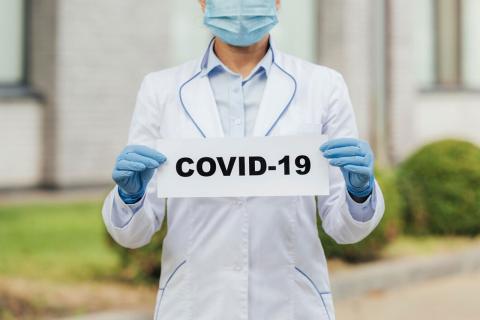 Двухлетняя инфекция COVID у пациента подтвердила риск появления новых штаммов — данные исследования