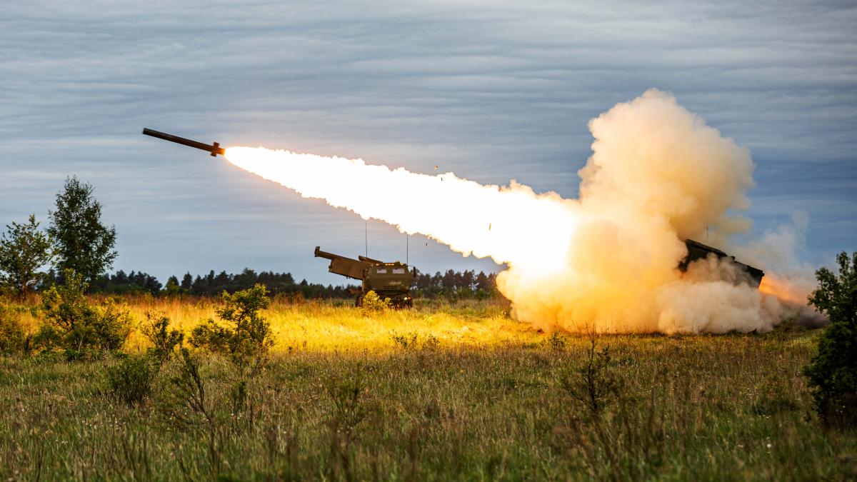 Engage targets with a pair of HIMARS Engage targets with a pair of HIMARS