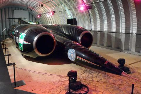 National Geographic: Thrust SSC побил звуковой барьер на пустынной трассе National Geographic: Thrust SSC побил звуковой барьер на пустынной трассе