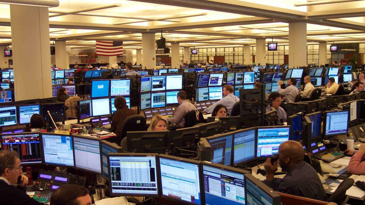 A1 Houston Office Oil Traders on Monday A1 Houston Office Oil Traders on Monday