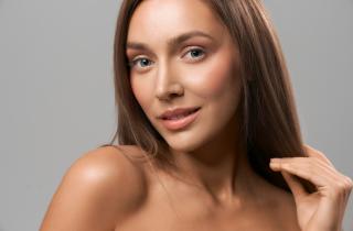 Зимой кожа теряет влагу при морозе, рассказала дерматолог Лариса Сафонова