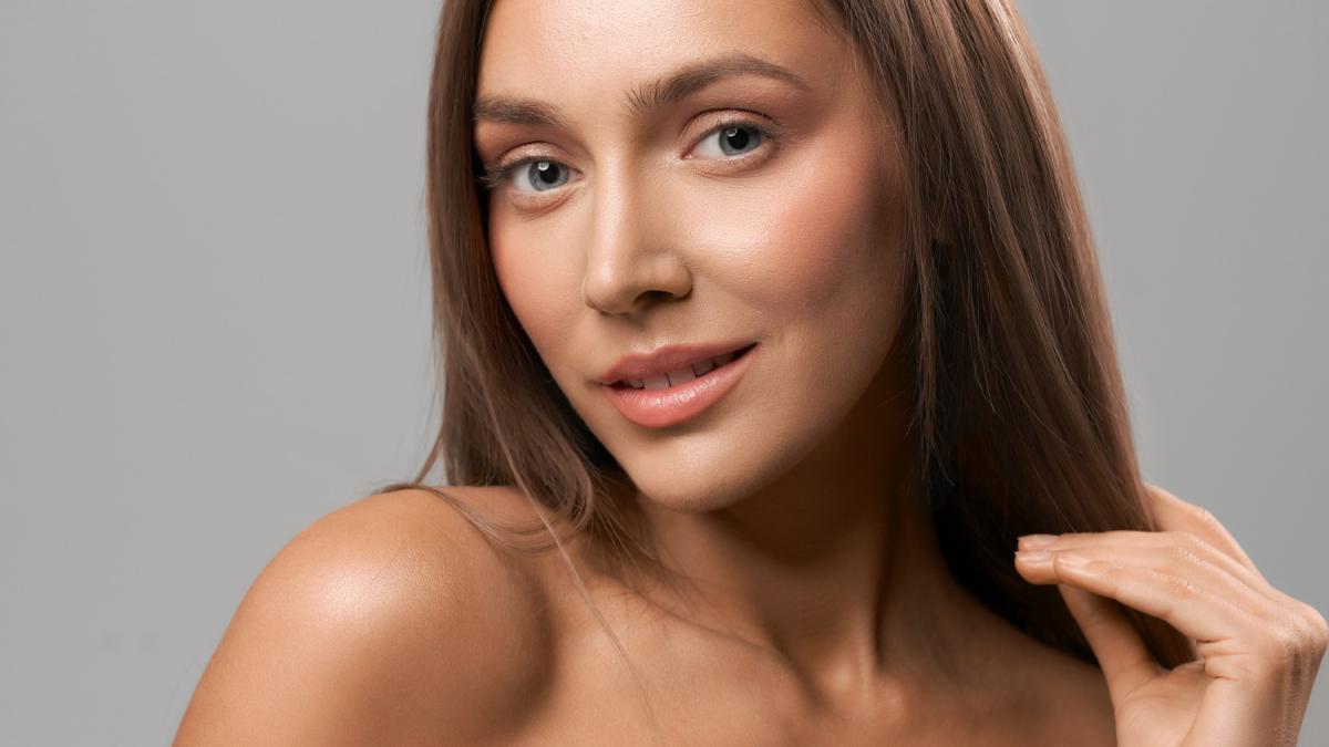Девушка с сияющим тоном лица