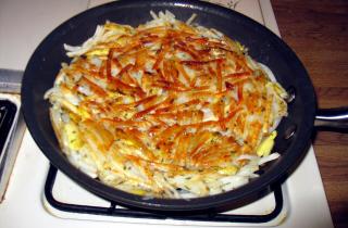 Рёшти является удобным вариантом горячей закуски к празднику — повар