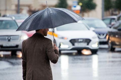 В Петербурге ожидаются мощные ливни и грозы, а затем снова жара