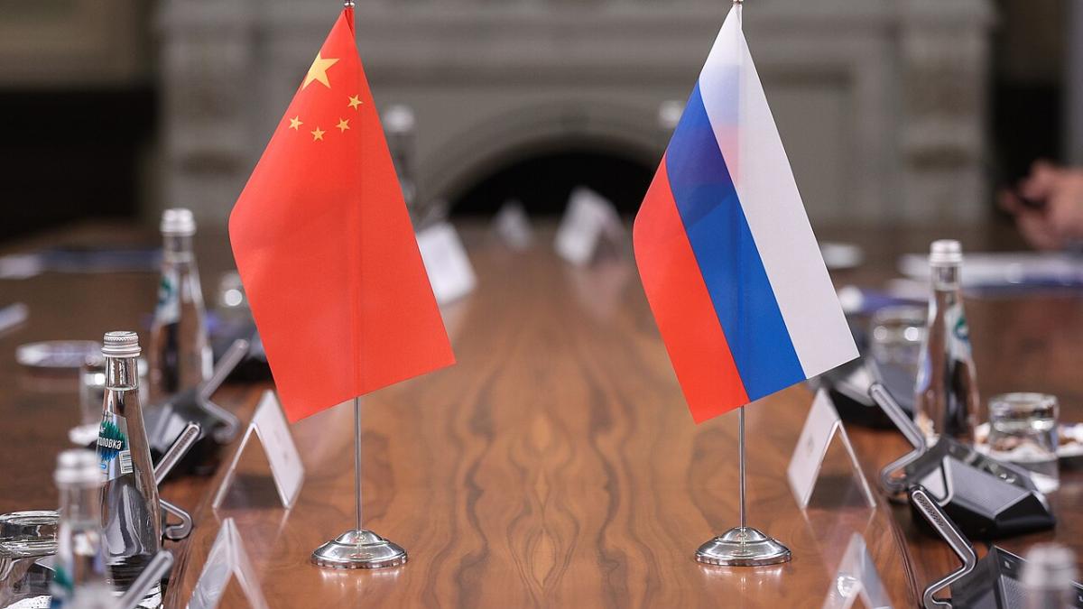 Флаги Китая и России