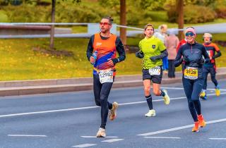 Австралиец пробежал 45 марафон подряд в рамках Run Like Crazy — врачи