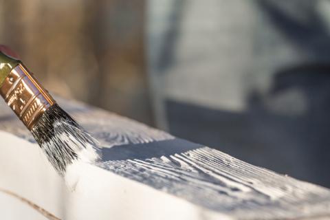 Зимняя покраска держится годами — если сделать одну подготовку, которую все пропускают