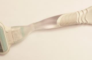 Дерматолог Элиз Лав: нельзя использовать тупую бритву для зоны бикини