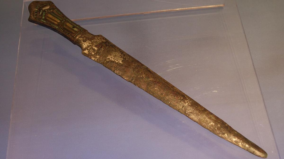 бронзовый меч