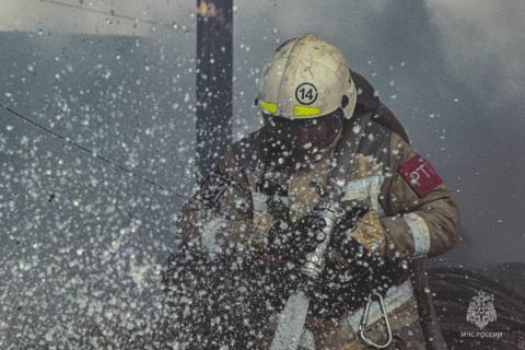 На складах у ТЭЦ-1 в Красноярске сгорели четыре грузовика — ТАСС