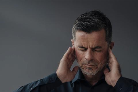 JAMA Neurology: коррекция потери слуха снижает риск деменции на 61% у людей младше 70 лет