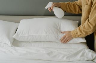 Бюджетный способ ароматизировать дом: рецепт с солью и кондиционером для белья