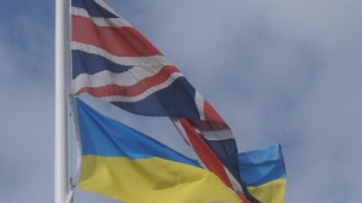 -2022-03-15 Union Flag and Ukrainian Flag, Hessle Square, Hull -2022-03-15 Union Flag and Ukrainian Flag, Hessle Square, Hull