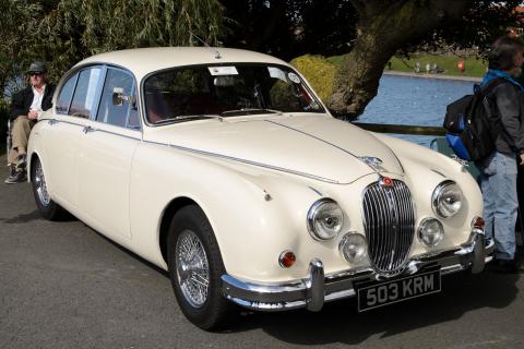 Jaguar MK2 1962 года с ржавчиной и картоном в шасси выявили после покупки во Франции