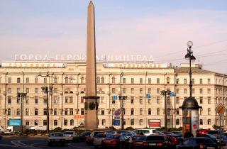 Невский проспект и Дворцовая площадь являются лучшими местами для бесплатной прогулки по Петербургу — экскурсовод