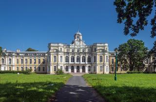 Дворцово-парковые ансамбли Михайловской дачи, Знаменки и Гостилиц под Петербургом доступны туристам — экскурсовод