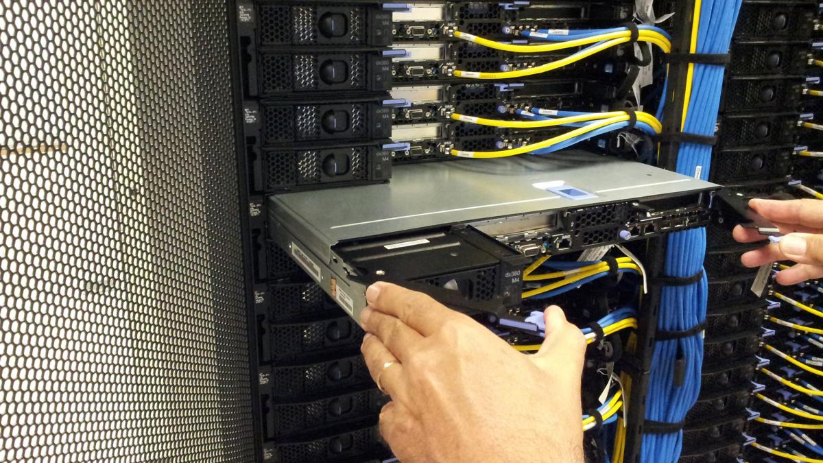 Server iDataPlex placing(8102471280) Server iDataPlex placing(8102471280)