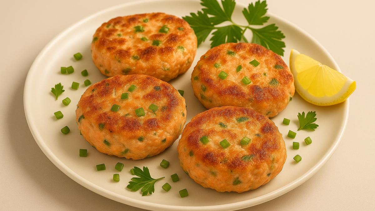 Котлеты из горбуши с зелёным луком и лимоном Котлеты из горбуши с зелёным луком и лимоном