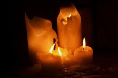 Проверенные способы убрать воск с одежды, мебели и пола — рекомендации специалистов