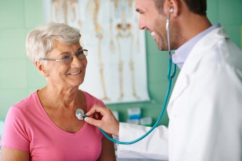 Врач Сино Гозиев: слезотечение у пожилых связано с нарушением работы слёзных путей