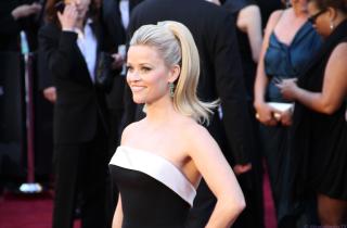 Тренировки на трапеции Риз Уизерспун повышают тонус тела — отметила Эми Диксон