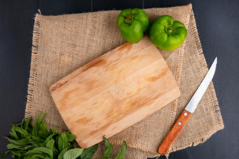 Какая разделочная доска подойдёт для мяса, рыбы и хлеба — рекомендации специалиста