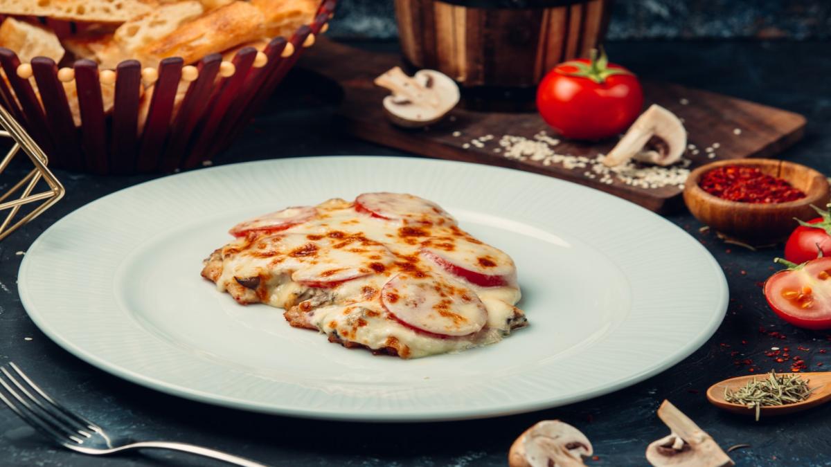 Запечённая куриная грудка с овощами