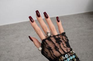 Короткий квадрат подчёркивает контур ногтя и выглядит аккуратнее — BOVARY