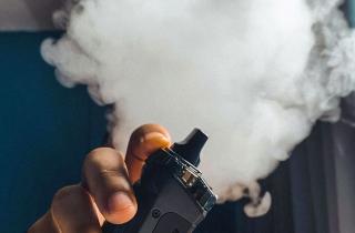 Вейпы усиливают зависимость и повышают риск заболеваний лёгких и депрессии — Владимир Каторгин