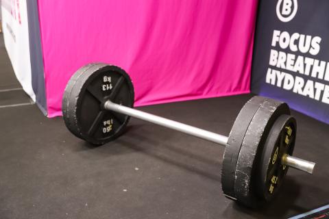 Участница старше 70 лет поразила судей рельефной формой на President’s Cup — Доктор Питер